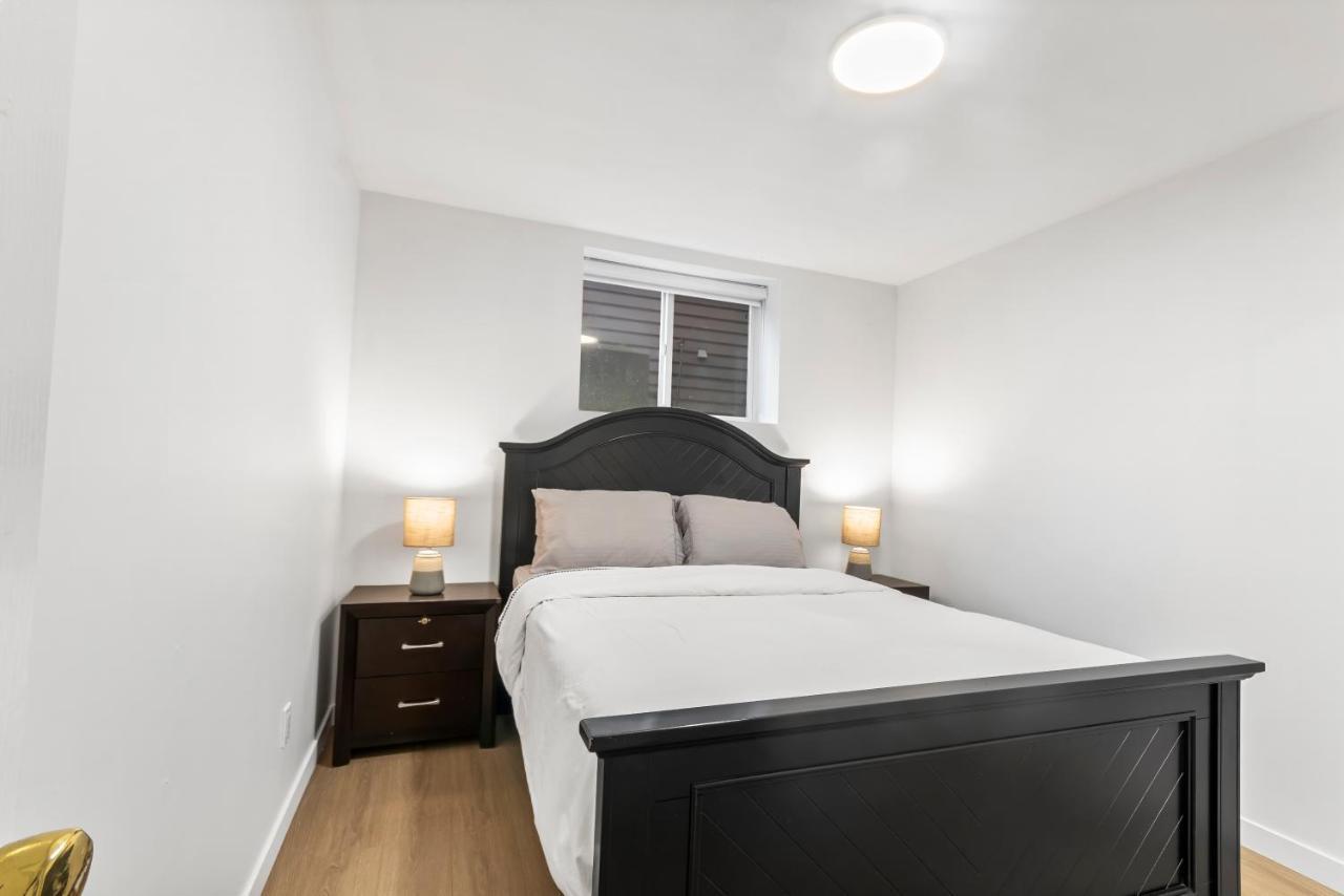 Pristine 3 Beds 2 Washroom Guest Suite เซอร์รีย์ ภายนอก รูปภาพ