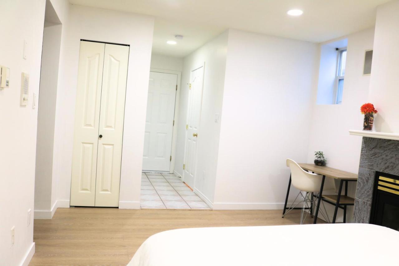 Pristine 3 Beds 2 Washroom Guest Suite เซอร์รีย์ ภายนอก รูปภาพ