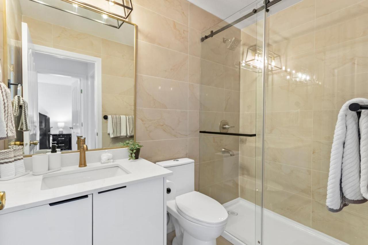 Pristine 3 Beds 2 Washroom Guest Suite เซอร์รีย์ ภายนอก รูปภาพ