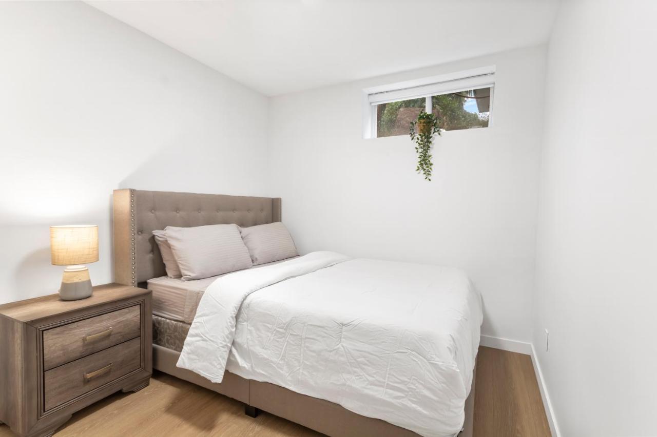 Pristine 3 Beds 2 Washroom Guest Suite เซอร์รีย์ ภายนอก รูปภาพ