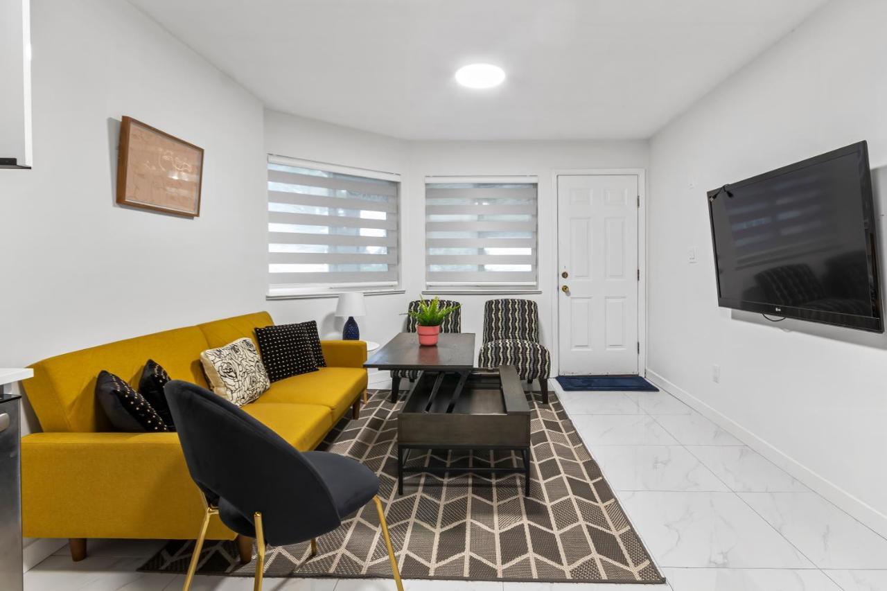 Pristine 3 Beds 2 Washroom Guest Suite เซอร์รีย์ ภายนอก รูปภาพ