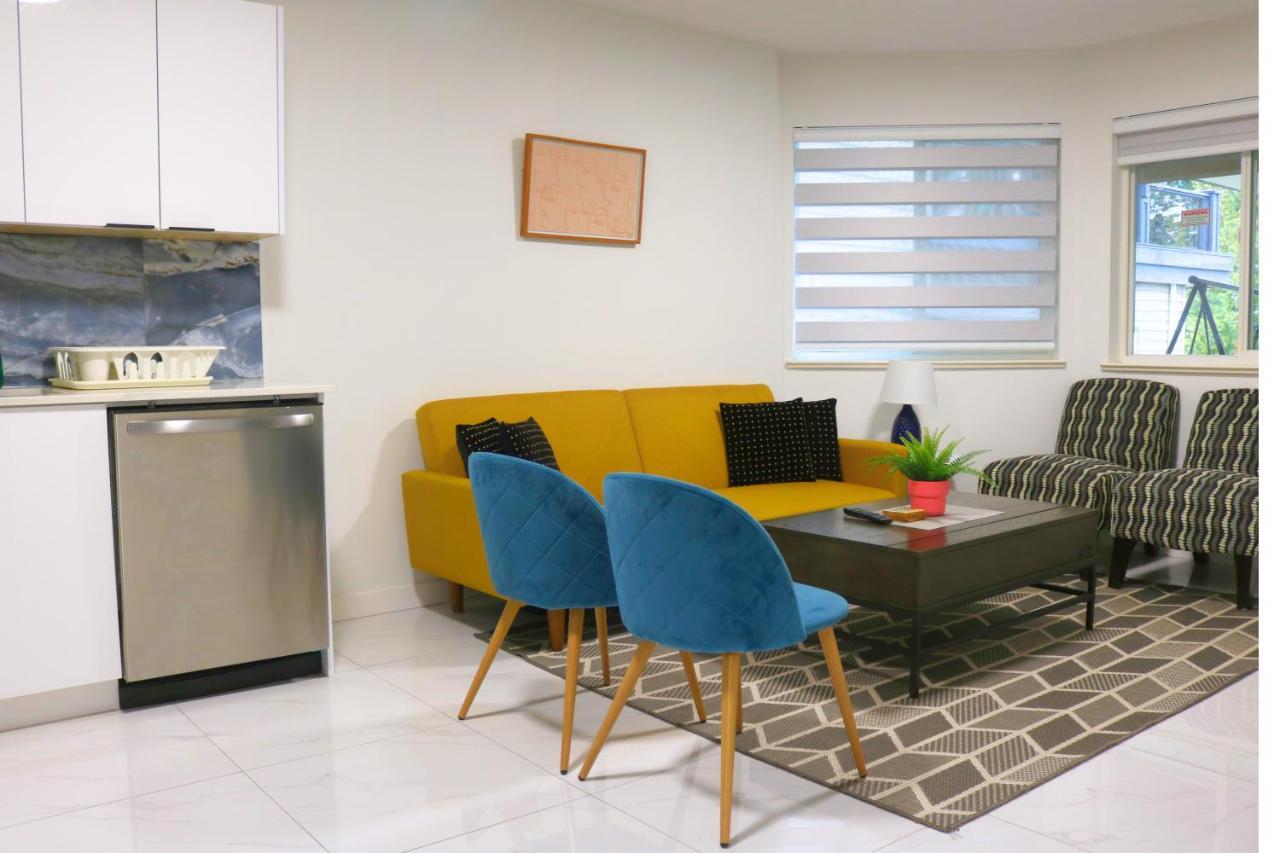Pristine 3 Beds 2 Washroom Guest Suite เซอร์รีย์ ภายนอก รูปภาพ