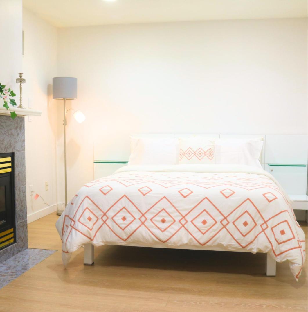 Pristine 3 Beds 2 Washroom Guest Suite เซอร์รีย์ ภายนอก รูปภาพ