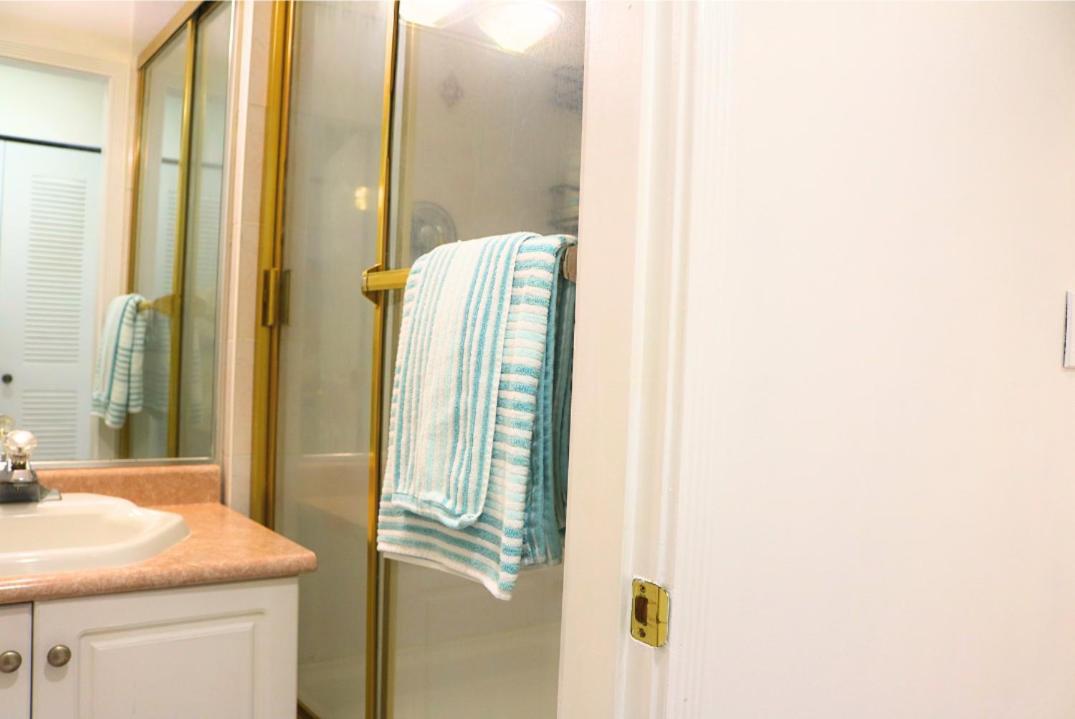 Pristine 3 Beds 2 Washroom Guest Suite เซอร์รีย์ ภายนอก รูปภาพ